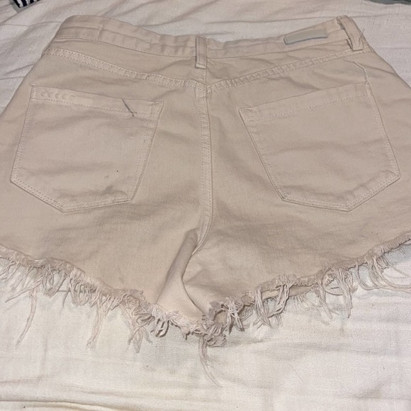 blank nyc // the barrow frayed shorts - Picture 11 of 12